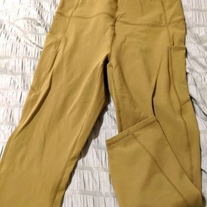 Fabletics leggings, like new, cropped!